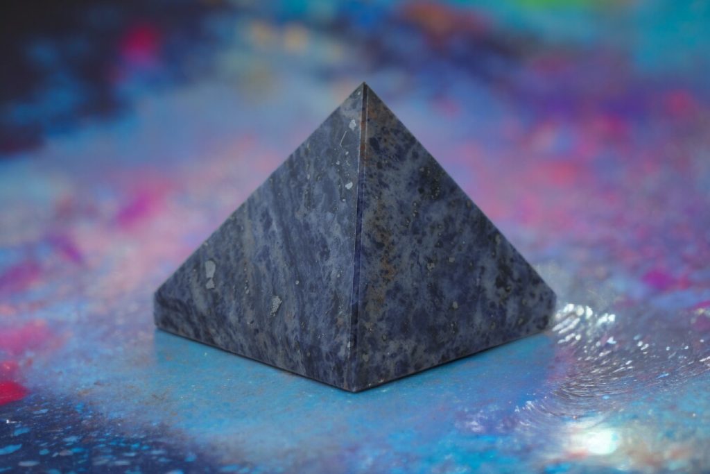 Sodalite pyramid | Speaking Fluently - 50mm * 50mm